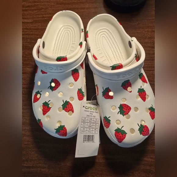 CROCS Shoes - crocs strawberry vacay vibes limited edition celebrity favorite rare Size 11
